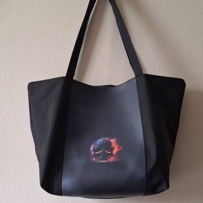 Scary Tasche mit brennendem Schädel – Gothic Umhängetasche schwarz für Horror-Fans