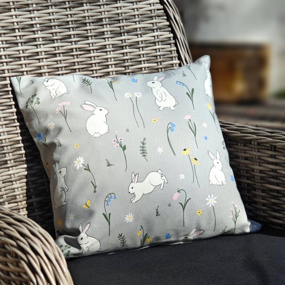 Kissenhülle mit Hasenmotiven – Kissenbezug für Ostern
