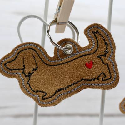 Schlüsselanhänger Dackel mit Herz aus veganem Kunstleder - Geschenk für Hundebesitzer - Rauhhaardackel - Langhaardackel 