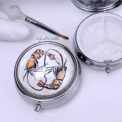 Pillendose mit Garnelen Motiv handgemalt