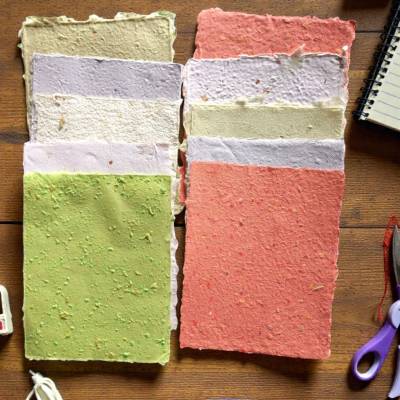 10-teiliges Set handgeschöpftes Papier bunt – Upcycling Papierpaket mit Rosen für Scrapbooking & Kartengestaltung