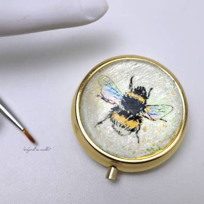 Pillendose mit Hummel  Motiv handgemalt