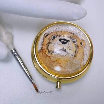 Pillendose mit Otter Motiv handgemalt