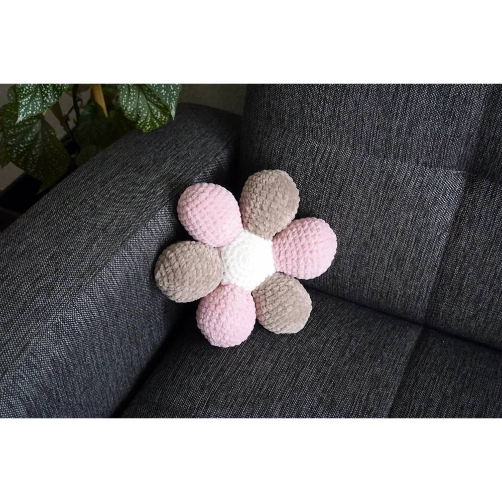 Amigurumi Kuschelkissen Blume Dekokissen Deko Schmusekissen aus Plüschwolle amigoll9 Handarbeit 771