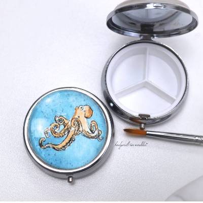 Pillendose mit Kraken Motiv handgemalt