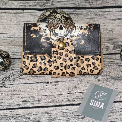Mittelgroße Geldbörse mit viel Platz- Little Ruby-Kunstleder Leo und Totenkopf-Rockabilly