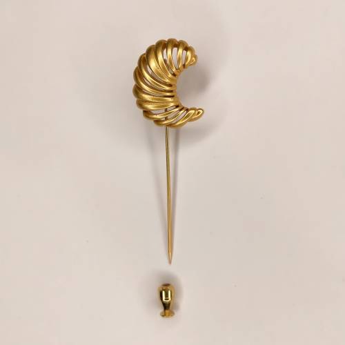 Goldfarbende Vintage Nadelbrosche mit Mond Motiv aus den 80er / 90er Jahren, Nadel Pin Modeschmuck