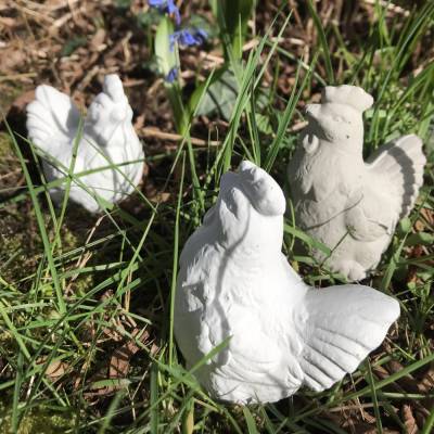 Deko-Hühner aus Beton grau oder weiß, wetterfest, für Garten oder Blumentopf, ca. 8 cm