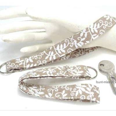 Schlüsselband Blüten floral beige weiß offwhite, Handgelenk Schlüsselanhänger, BuntMixxDESIGN