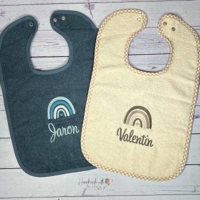 großes Lätzchen mit Regenbogen & Namen bestickt, Geschenkidee Baby Kind, Spucktuch personalisiert 