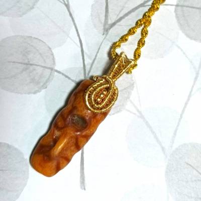 Boho Kette mit Schaumkoralle Anhänger – Naturschmuck goldfarben, handgemacht, Geschenkidee